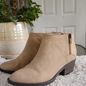 🚨B2G1 BC Footwear Tan Ankle Booties with Low Heel